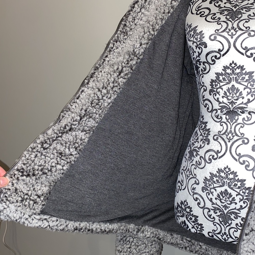 Fuzzy zip up - Picture 3 of 4